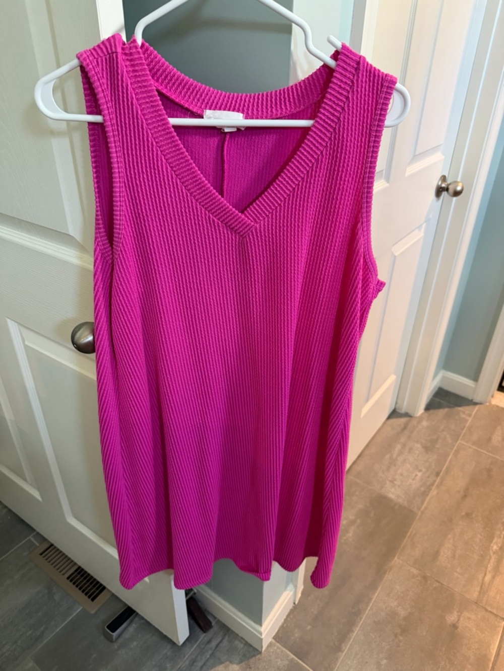 ANDREE BY UNIT Fuchsia Ribbed V-Neck Sleeveless Tank